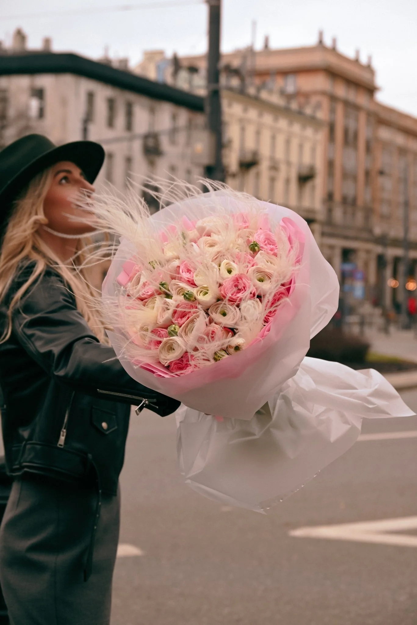 Bukiet z Jaskrów i Róży Pink Ohara - Image 7