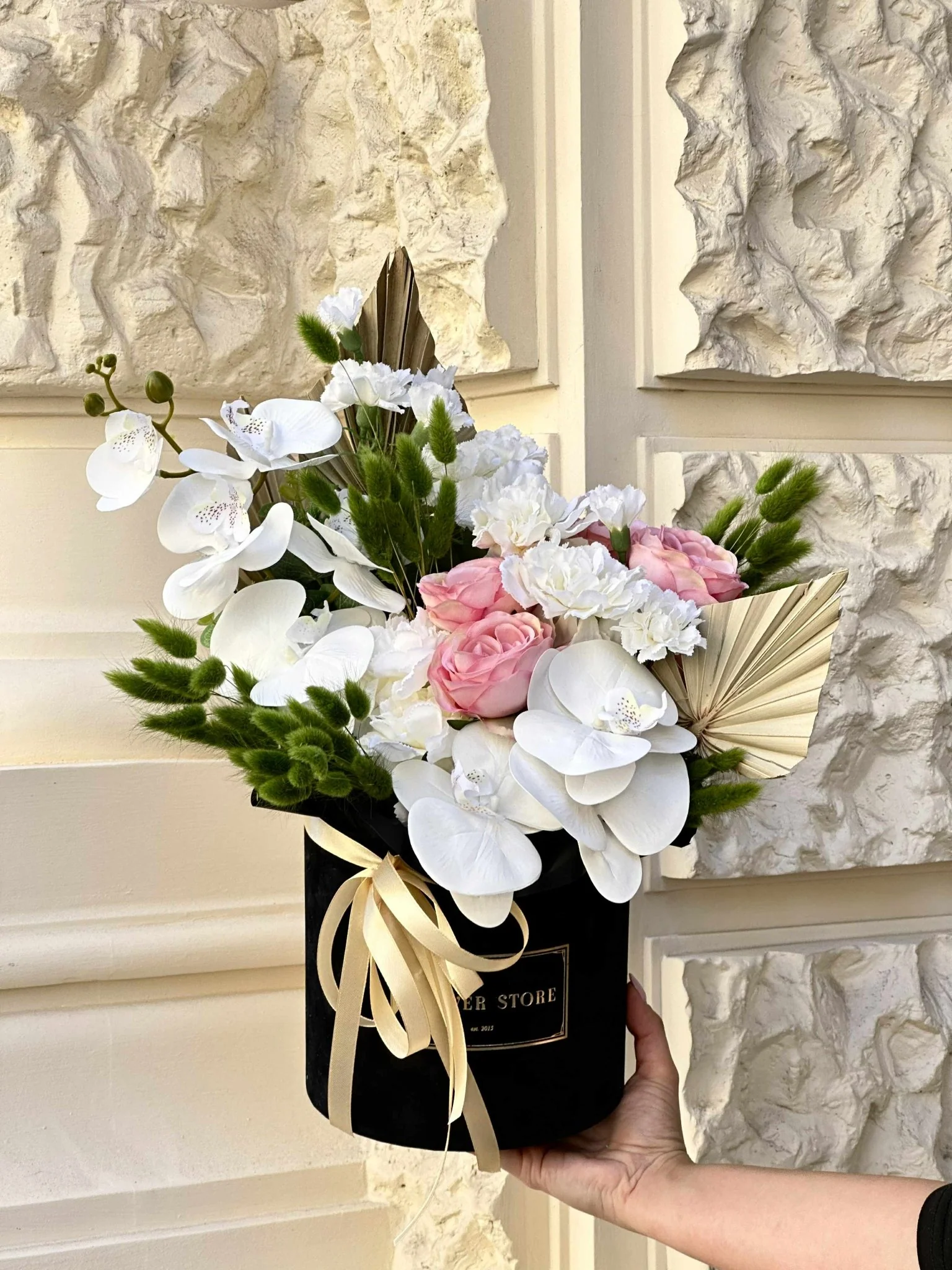 Flowerbox ze sztucznymi Różami i Storczykami - Image 2