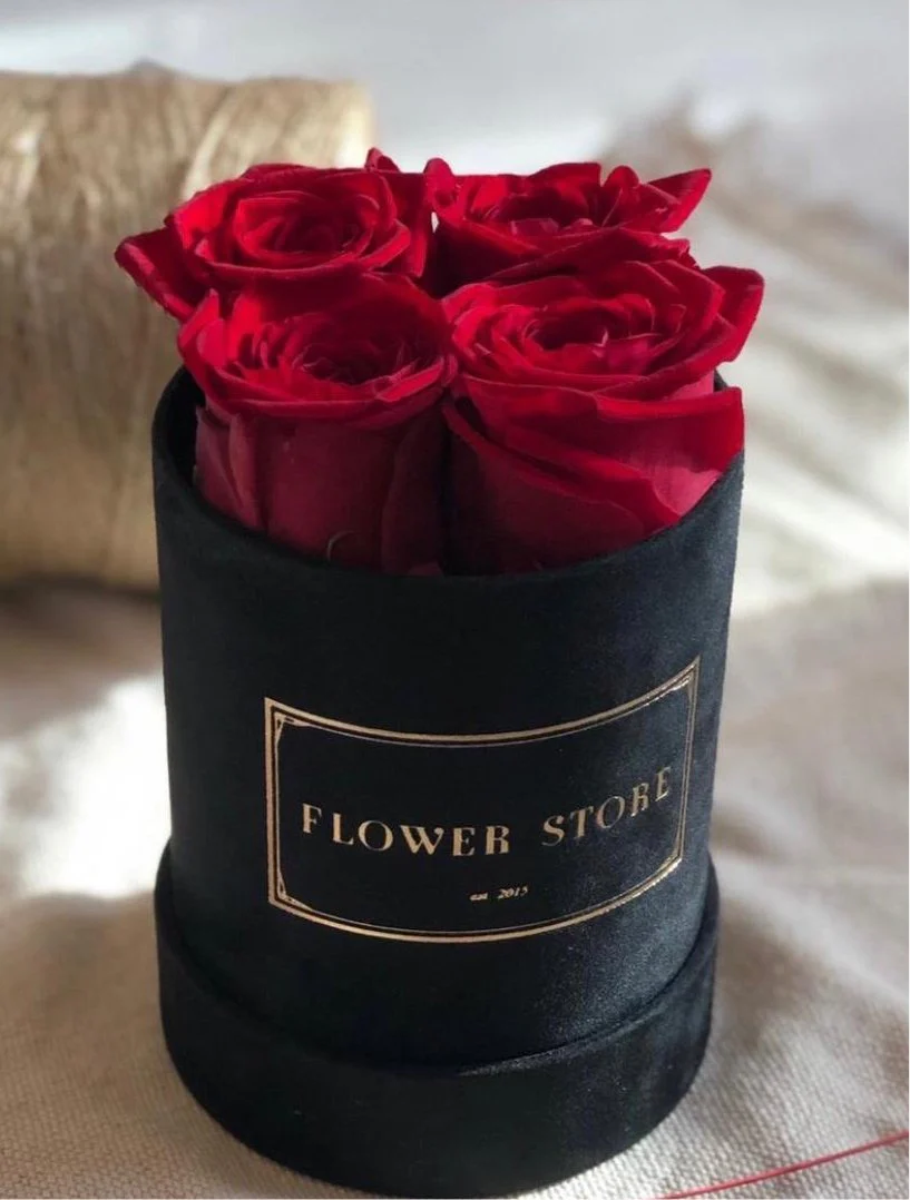 Czarny flokowany flowerbox z 4 czerwonymi wiecznymi różami - Image 3