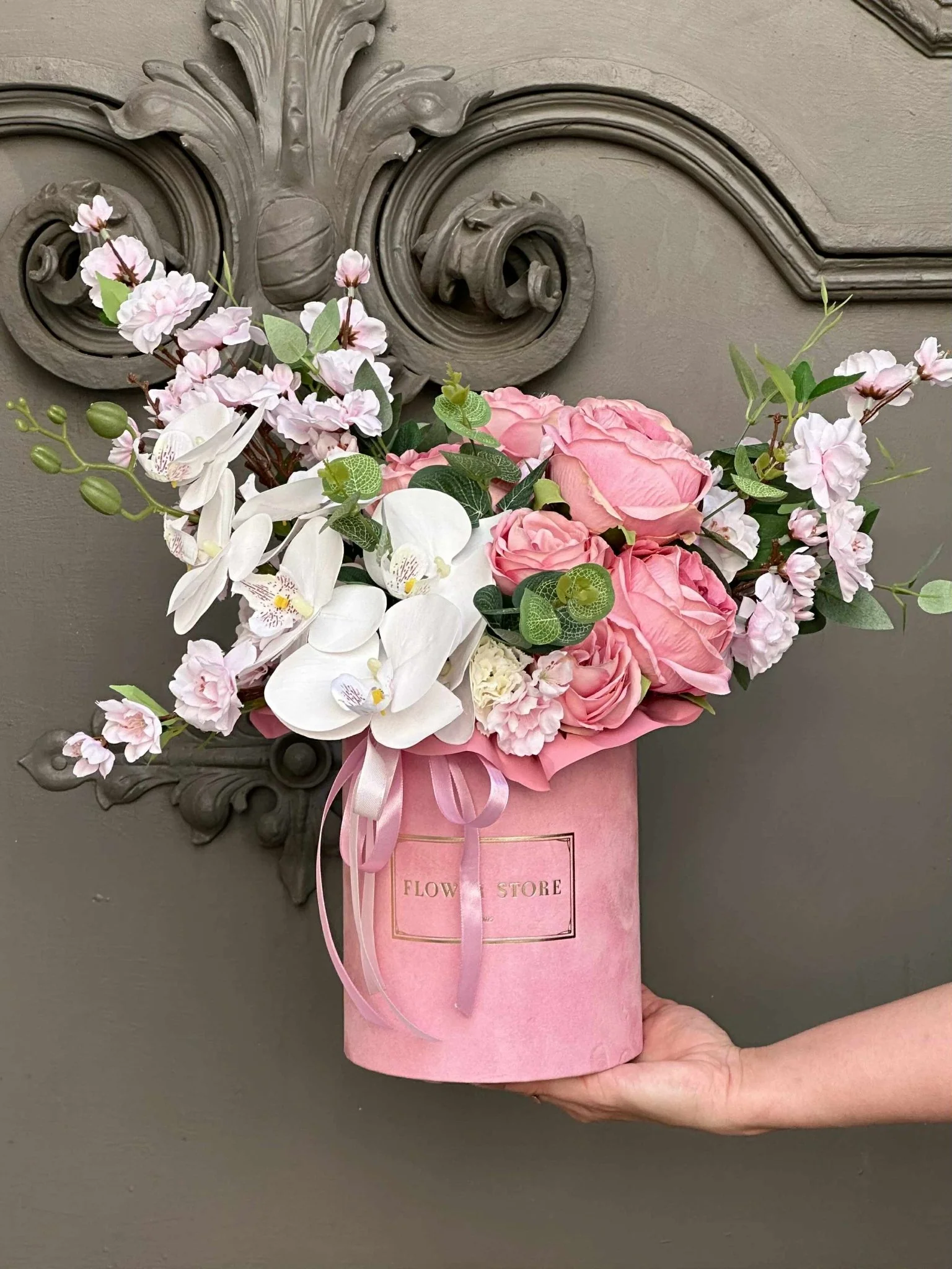 Flowerbox ze sztucznymi Różami, Storczykami i kwiatami Wiśni - Image 2