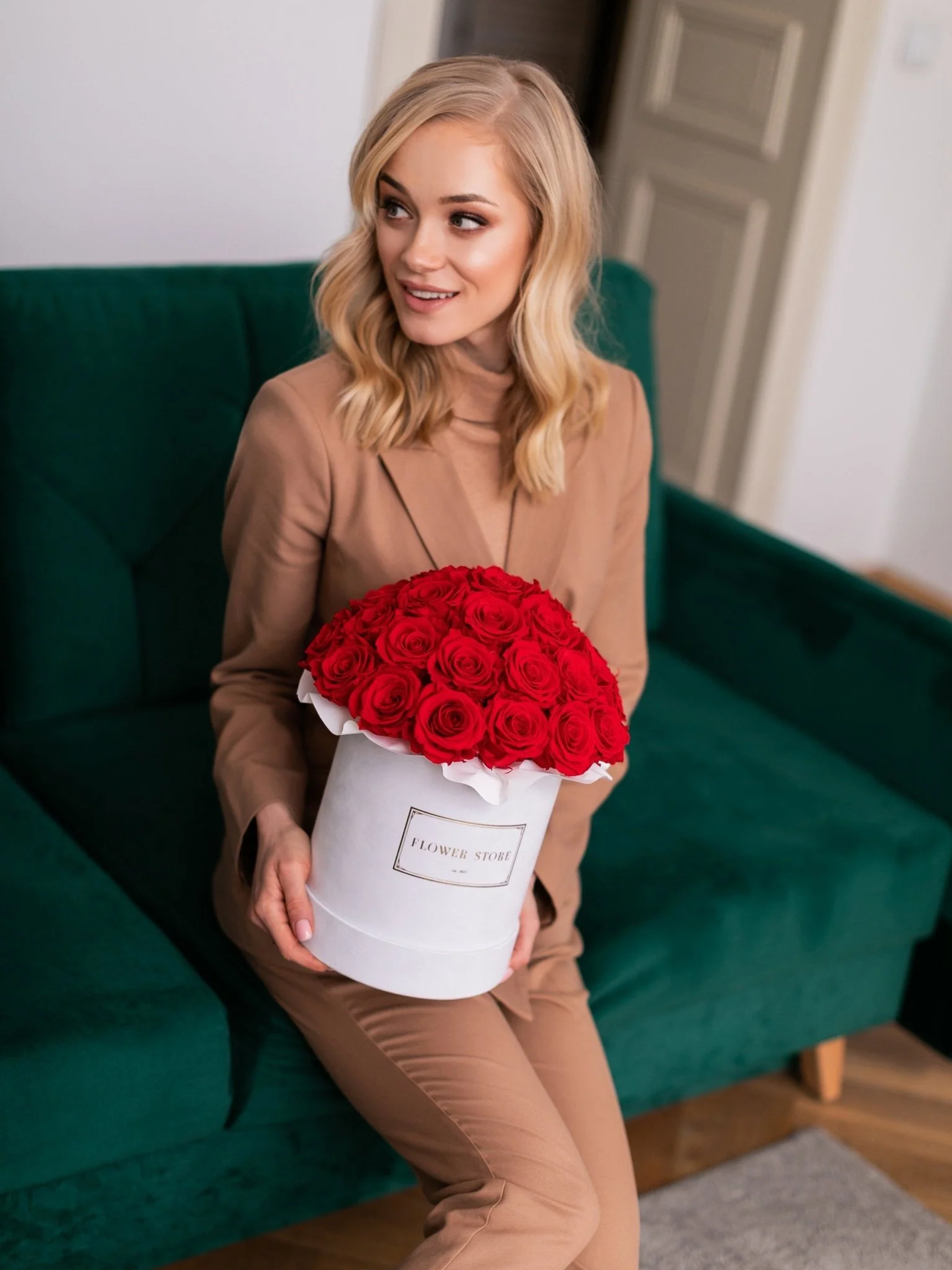 Duże białe pudełko z czerwonymi wiecznymi różami - flowerbox - Image 4