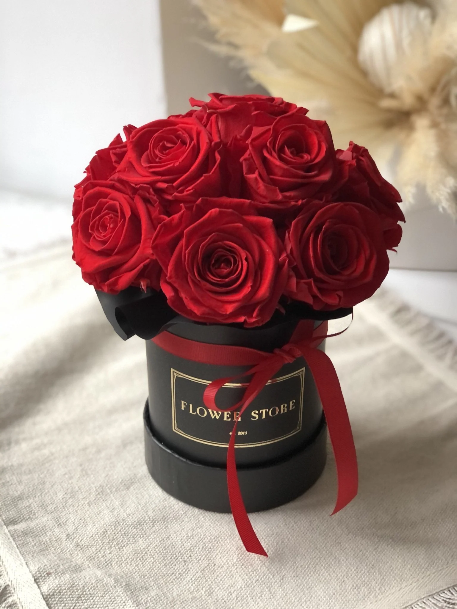 Mały czarny  z czerwonymi różami - kwiaty żywe - Image 3