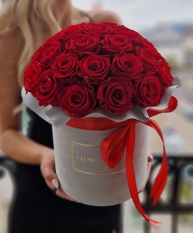 Szary Flowerbox z czerwonymi żywymi różami - Image 6